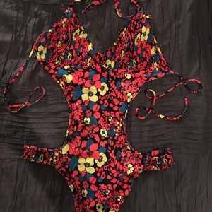 Tori praver monokini